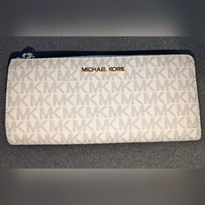 Michael Kors | Cream Monogram Clutch